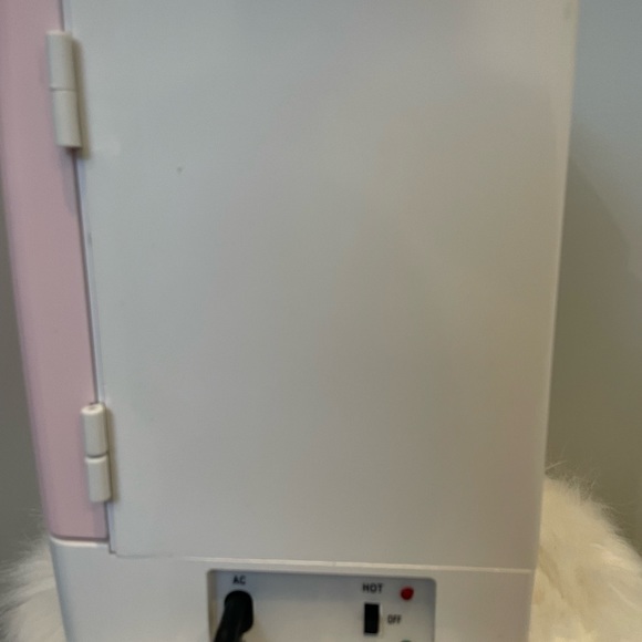 Alchemy beauty fridge. (PLEASE READ THE DESCRIPTION.) - Picture 6 of 7